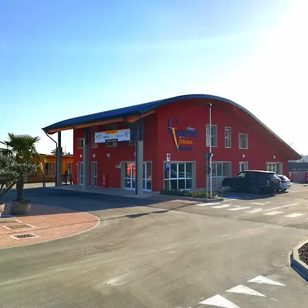 Village 3* ורונה